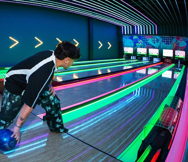 Bowling-Alleys---Boliche-do-Aviao---Brazil-2